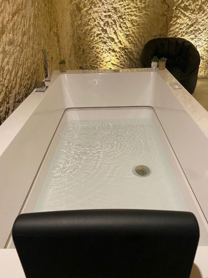 オストゥーニ La Grotta Del Relaxヴィラ エクステリア 写真